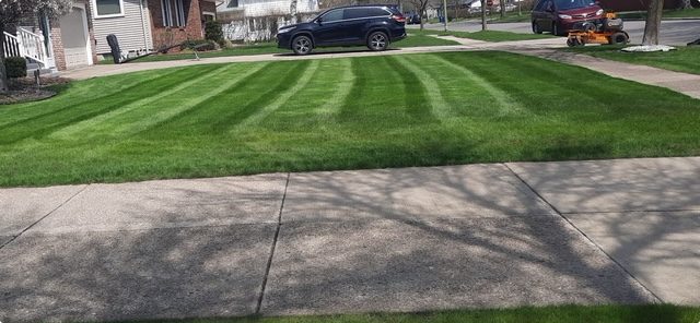 Covered Bridge Landscaping Weekly Lawn Care & Maintenance in Palmetto, FL
